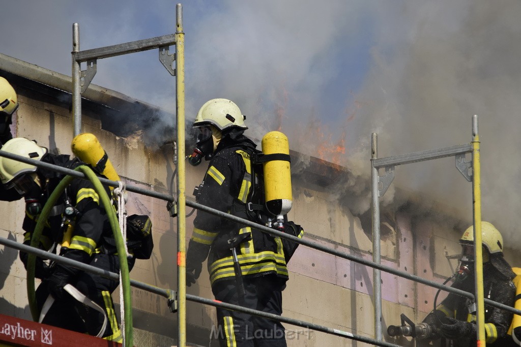 Dachstuhlbrand Koeln Poll Geislarerstr P297.JPG - Miklos Laubert